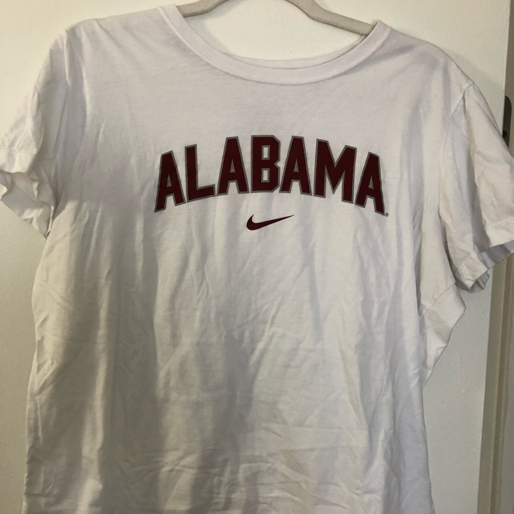Alabama tshirt. Fits smaller than 2X. Crimson lettering